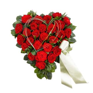 Blomsterhjerte med med røde roser - et kærligt sidste farvel